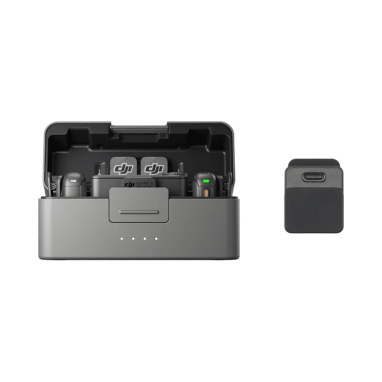 DJI Mic 3 (2 TX + 1 RX + Charging Case + Camera Adapter) бездротова мікрофонна система на білому фоні