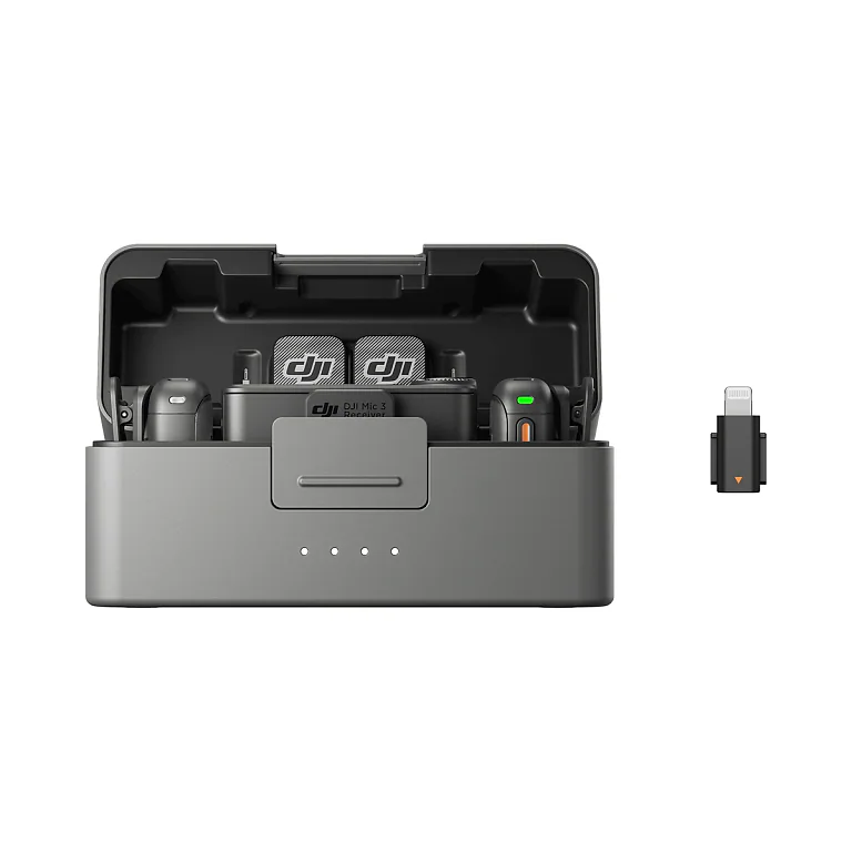 DJI Mic 3 (2 TX + 1 RX + Charging Case + Lightning) бездротова мікрофонна система на білому фоні