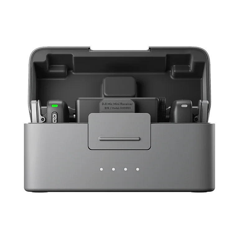 DJI Mic Mini (2 TX + 1 RX + Charging Case) бездротова мікрофонна система на білому фоні