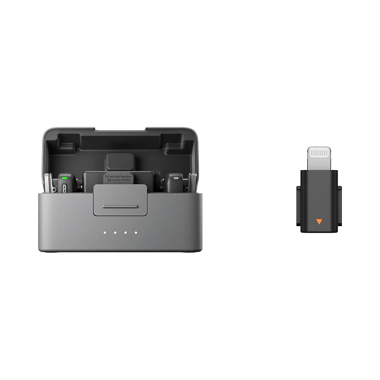 DJI Mic Mini (2 TX + 1 RX + Charging Case + Lightning) бездротова мікрофонна система на білому фоні